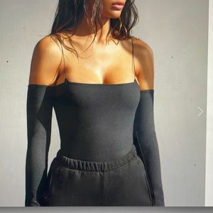 Off the shoulder long sleeve Joah Brown black top